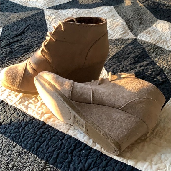 Taupe booties - Picture 3 of 3